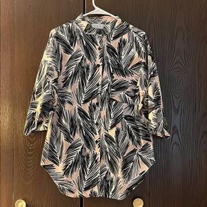 Venezia Sportswear short sleeved pink with black pattern top. Size 18/20.